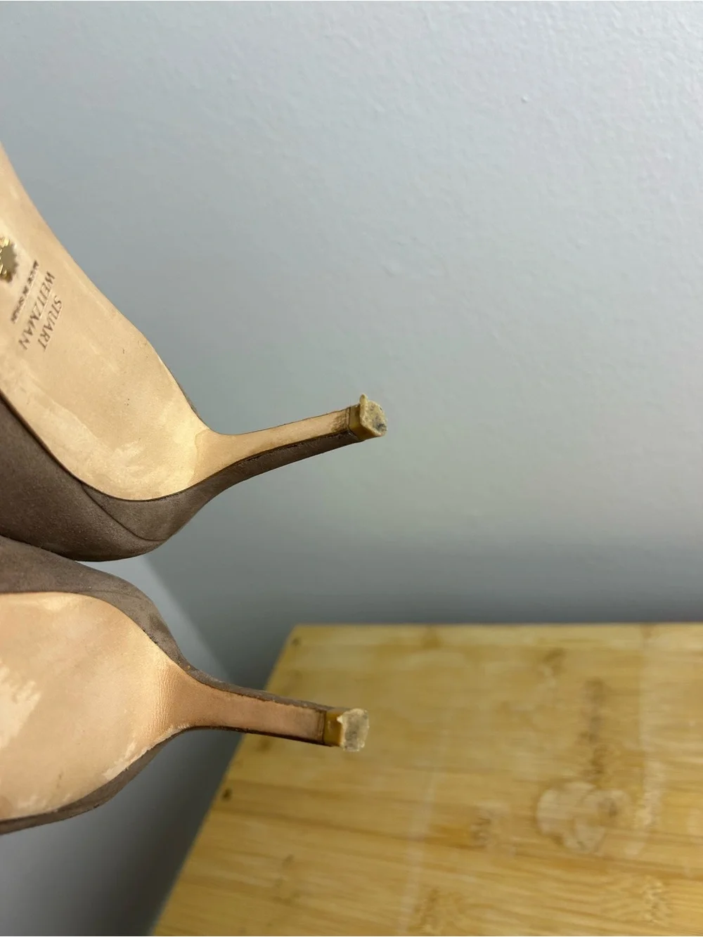 Stuart Weitzman Women’s size 9 Taupe Suede Pointed Pumps Made in Spain